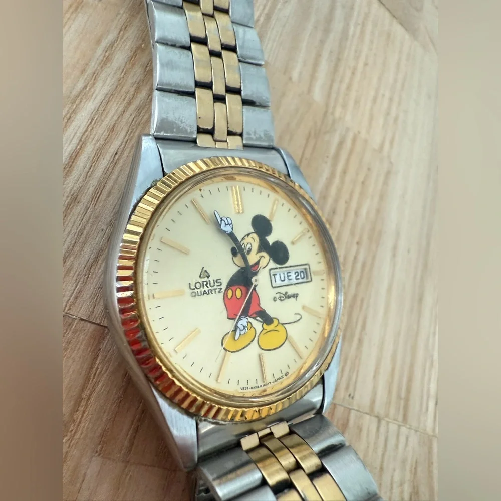 Vintage Lorus Mickey Mouse presidential style two toned dress watch NEW BATTERY